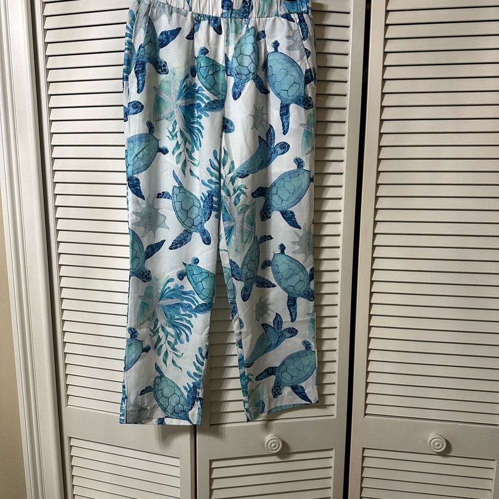 Blue Turtle Print Pants with front pockets and elastic waistband. Sz Med. never